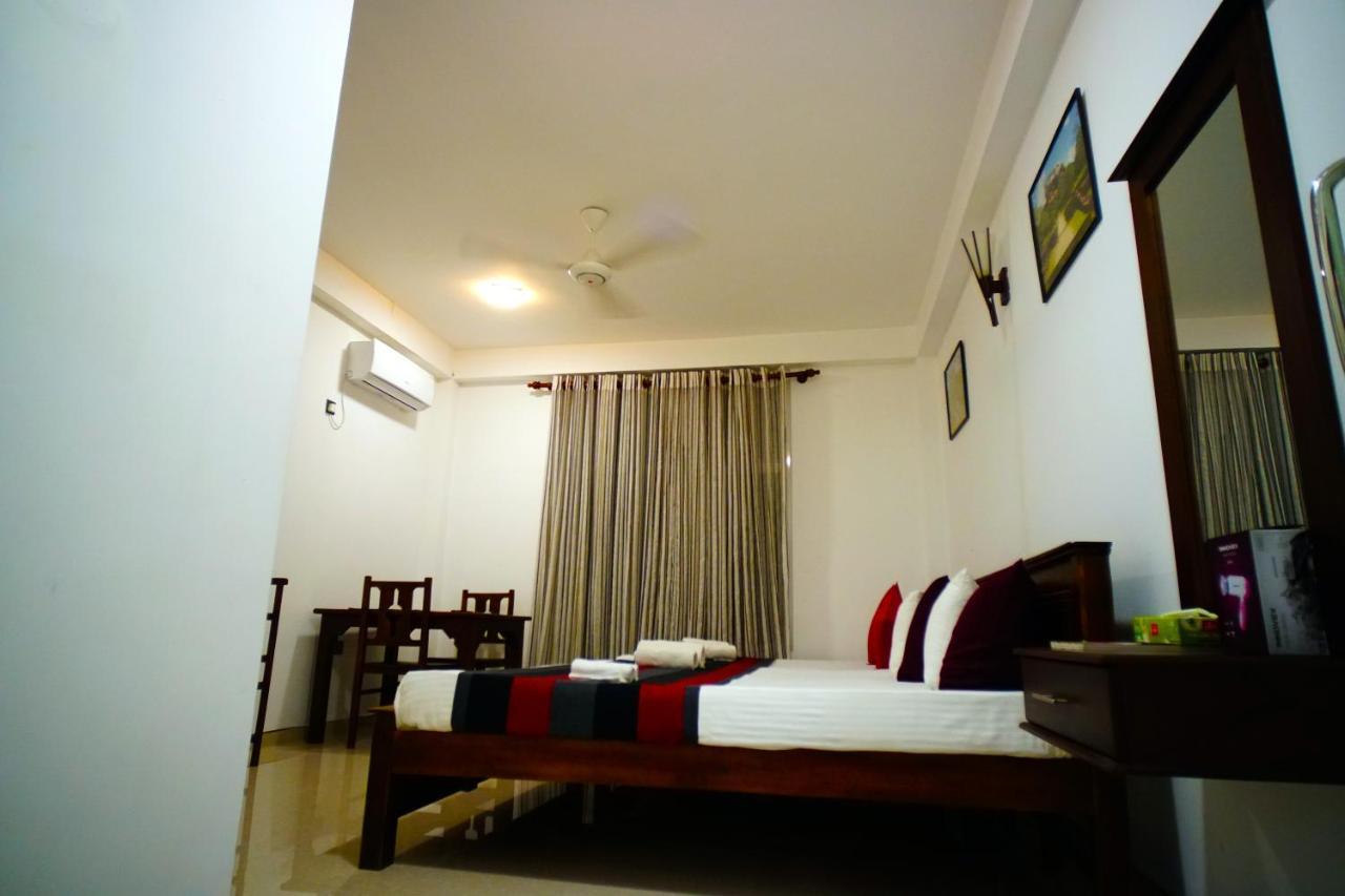 Airport 4 Season Transit Hotel Katunayaka Kültér fotó