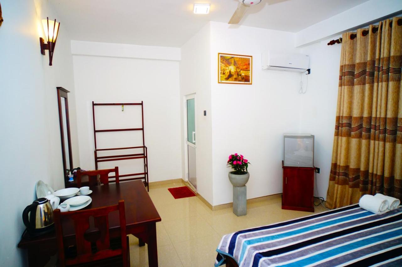 Airport 4 Season Transit Hotel Katunayaka Kültér fotó